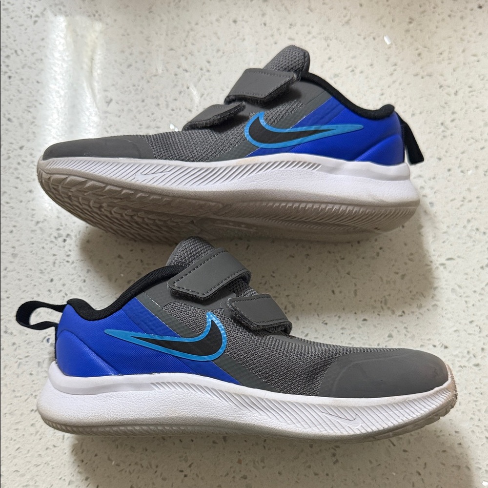 Nike Kids Sneakers in Gray and Blue